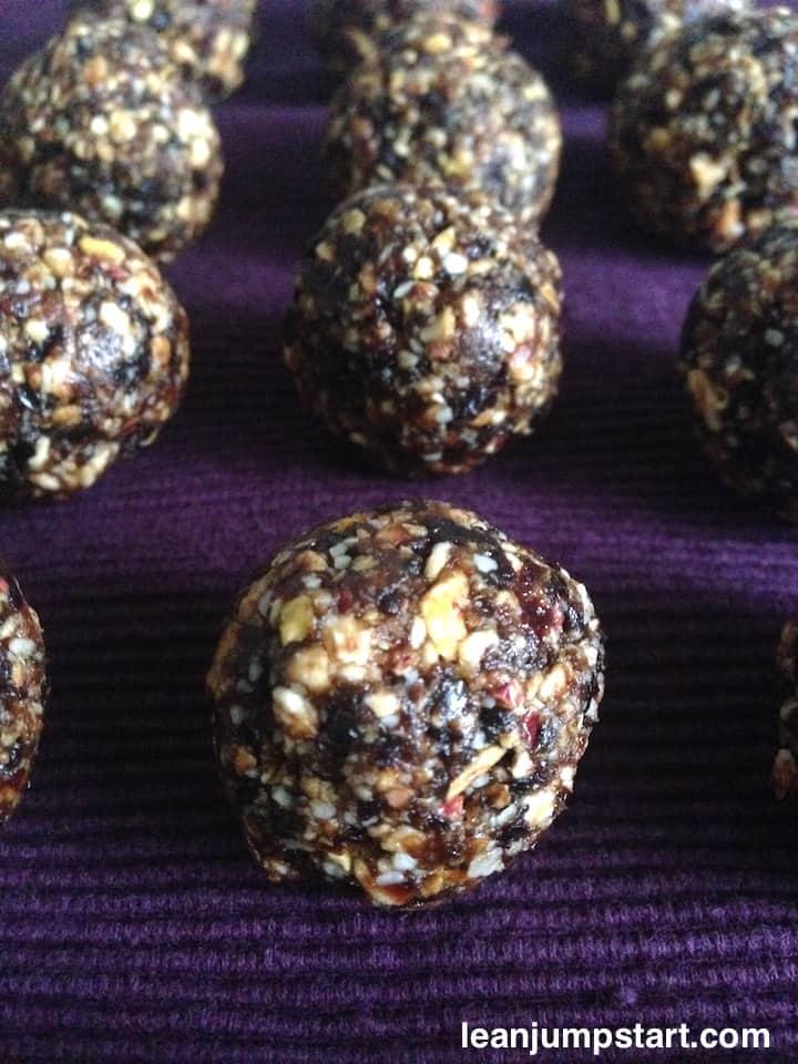 https://leanjumpstart.com/wp-content/uploads/2017/12/clean-eating-energy-balls-1.jpg