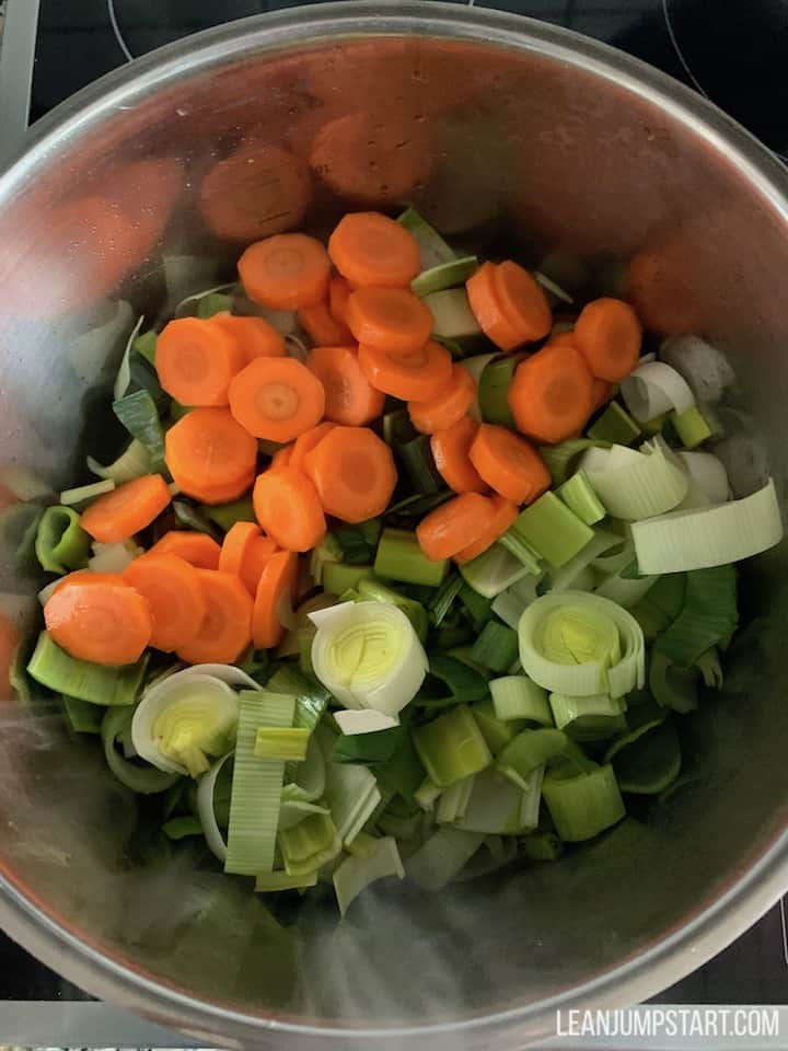 add remaining carrots and leeks