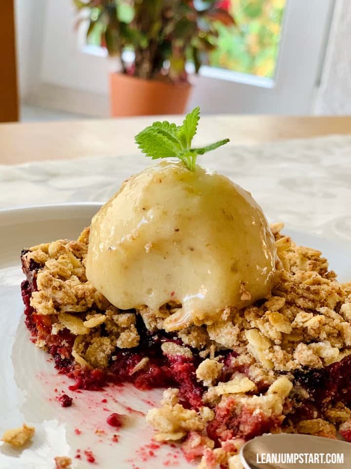 berry crumble with nice cream topping